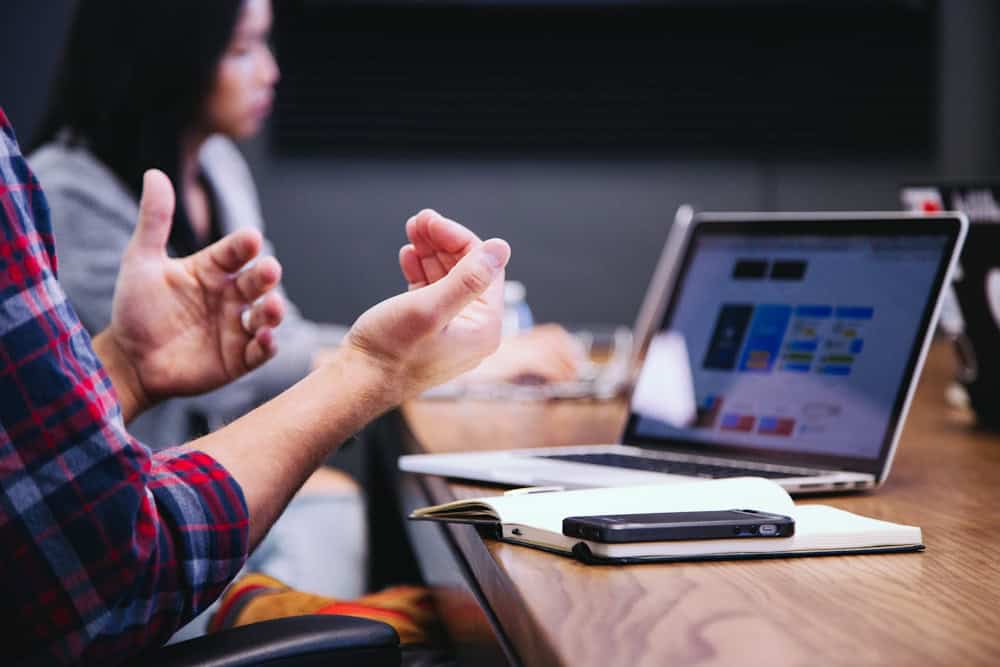 Recherche de mots-clés sur un ordinateur portable